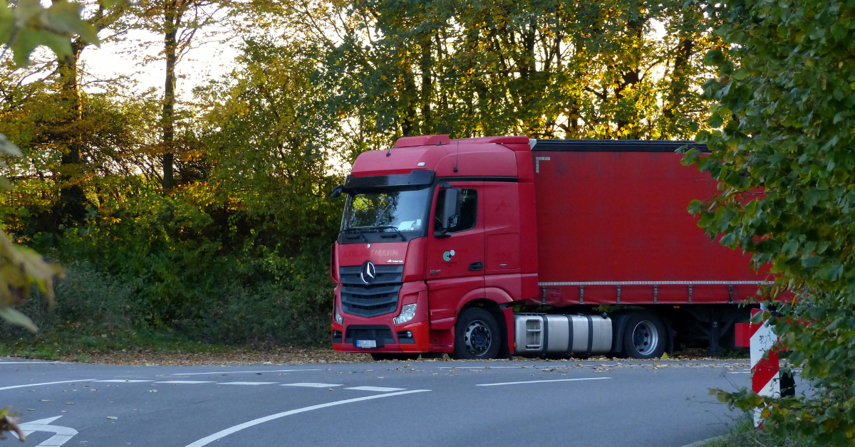 What is B2B Lorry Transport? B2B lorry transport is how businesses move goods in bulk — from warehouse to outlet, or factory to distributor. It’s ideal for large, heavy, or palletised shipments that standard parcel couriers can’t handle.